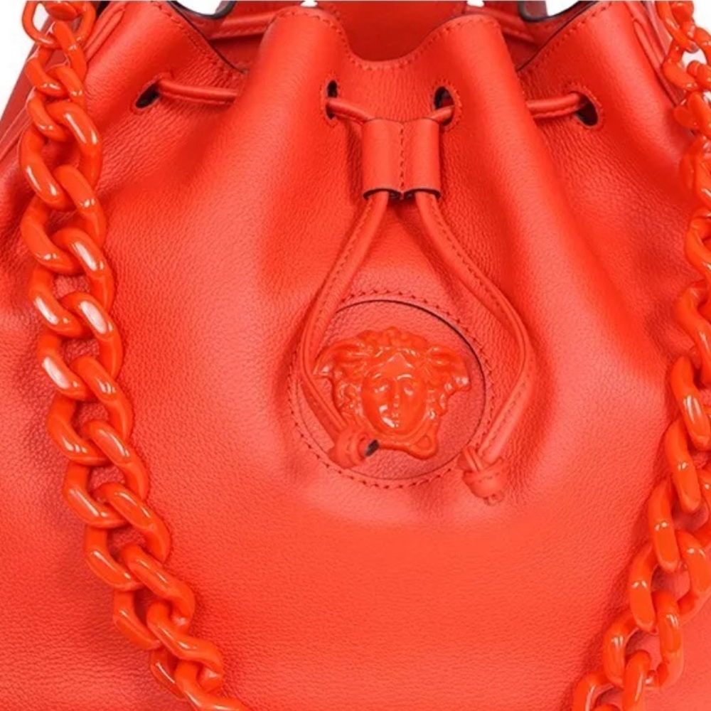 VERSACE
Grained Calfskin La Medusa Bucket
Bag Red
Bag - Picture 16 of 17